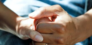 Wyzwania i trudności związane z opieką nad osobami starszymi i jak sobie z nimi radzić.