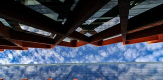 Pod kogo podlega audytor wewnętrzny?