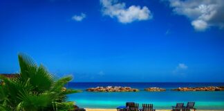 Czy Opalenizna zmywa się na basenie?