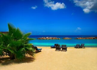 Czy Opalenizna zmywa się na basenie?