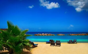 Czy Opalenizna zmywa się na basenie?