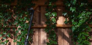 Po której stronie drogi jeździ się hulajnoga?