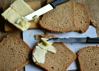 Czym smarować rękawice bokserskie?